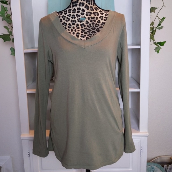 Ambiance Maternity - Green long sleeve top - Large - Picture 2 of 7